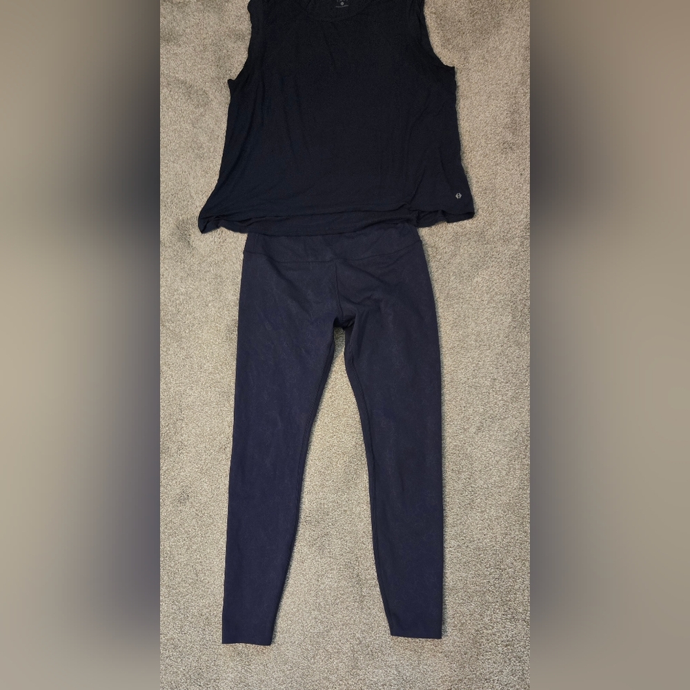 Tavi Navy Leggings And Muscle T Shirt Set.  Size Large